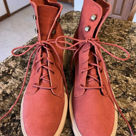 WOMEN'S SOREL LACE UP SUEDE BOOTS - Picture 1 of 8